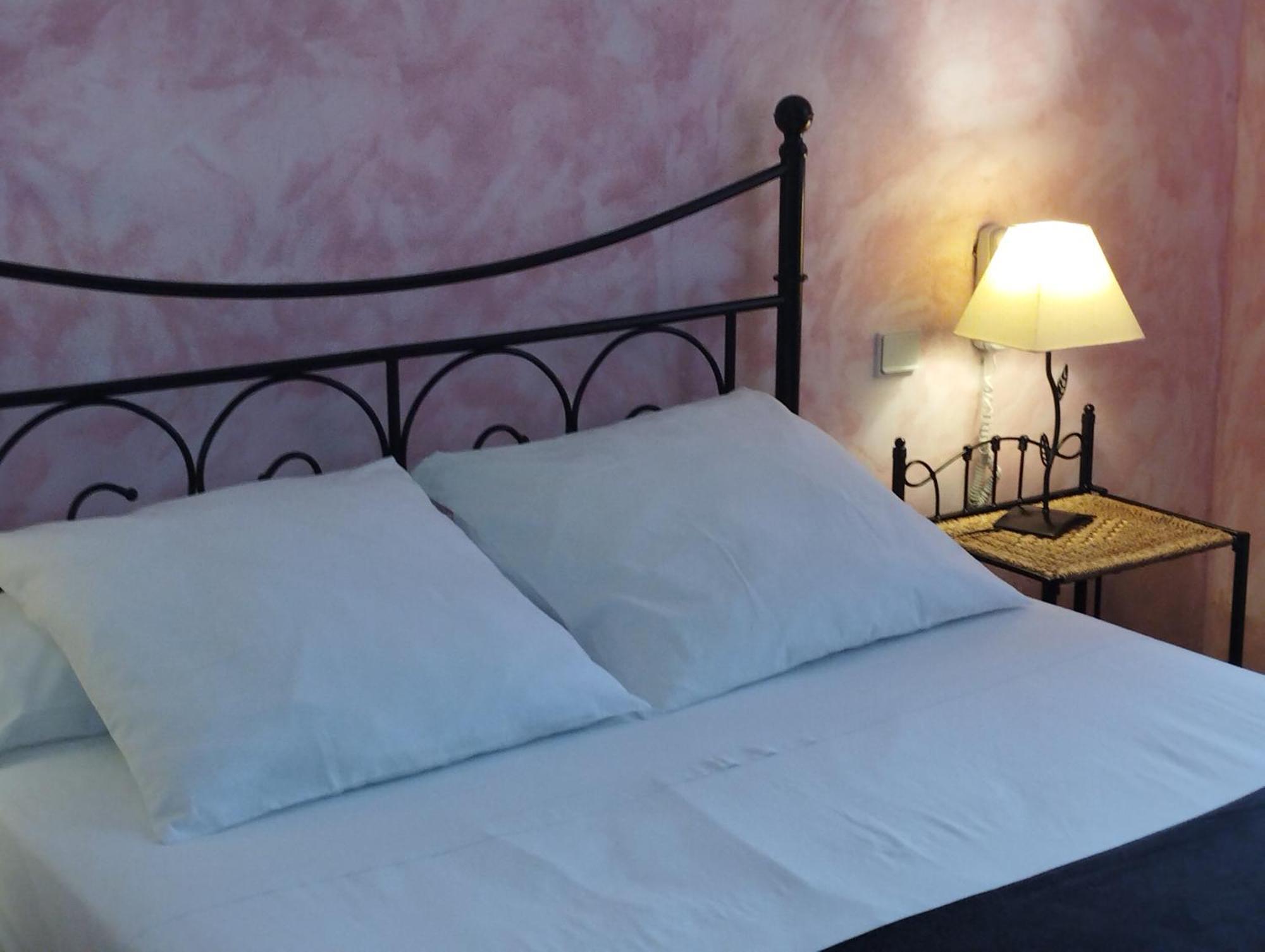 Logis Hotel Restaurant L'Esquielle Saint-Géniès-de-Malgoirès Kültér fotó